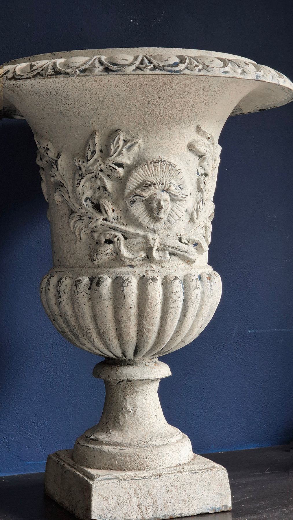 Vaso Antico in Ghisa Dipinta | prima metà '900 | Diamentro 49 cm