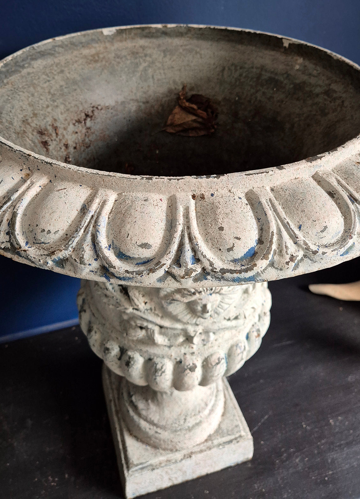 Vaso Antico in Ghisa Dipinta | prima metà '900 | Diamentro 49 cm