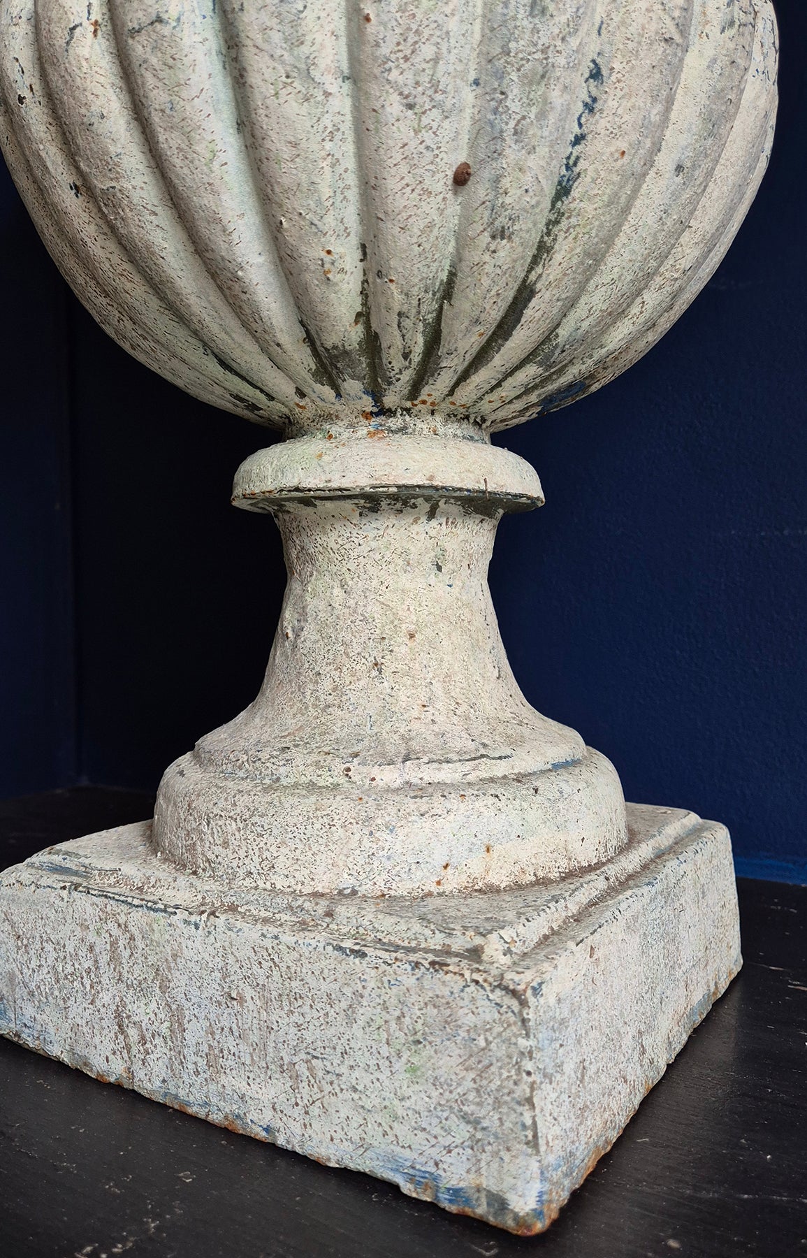 Vaso Antico in Ghisa Dipinta | prima metà '900 | Diamentro 49 cm