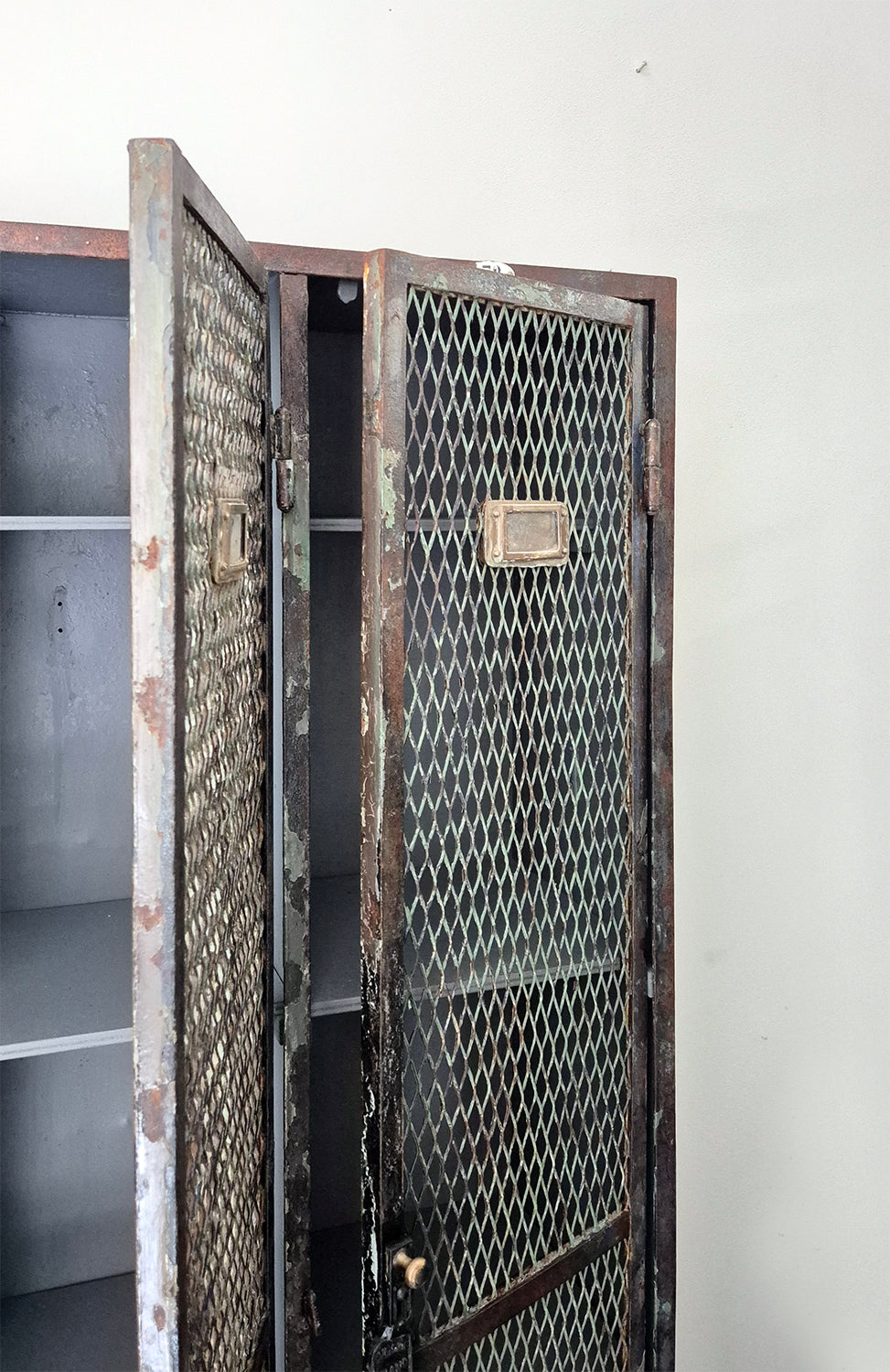 Armadietto / Spogliatoio in Ferro a scomparti | 1940