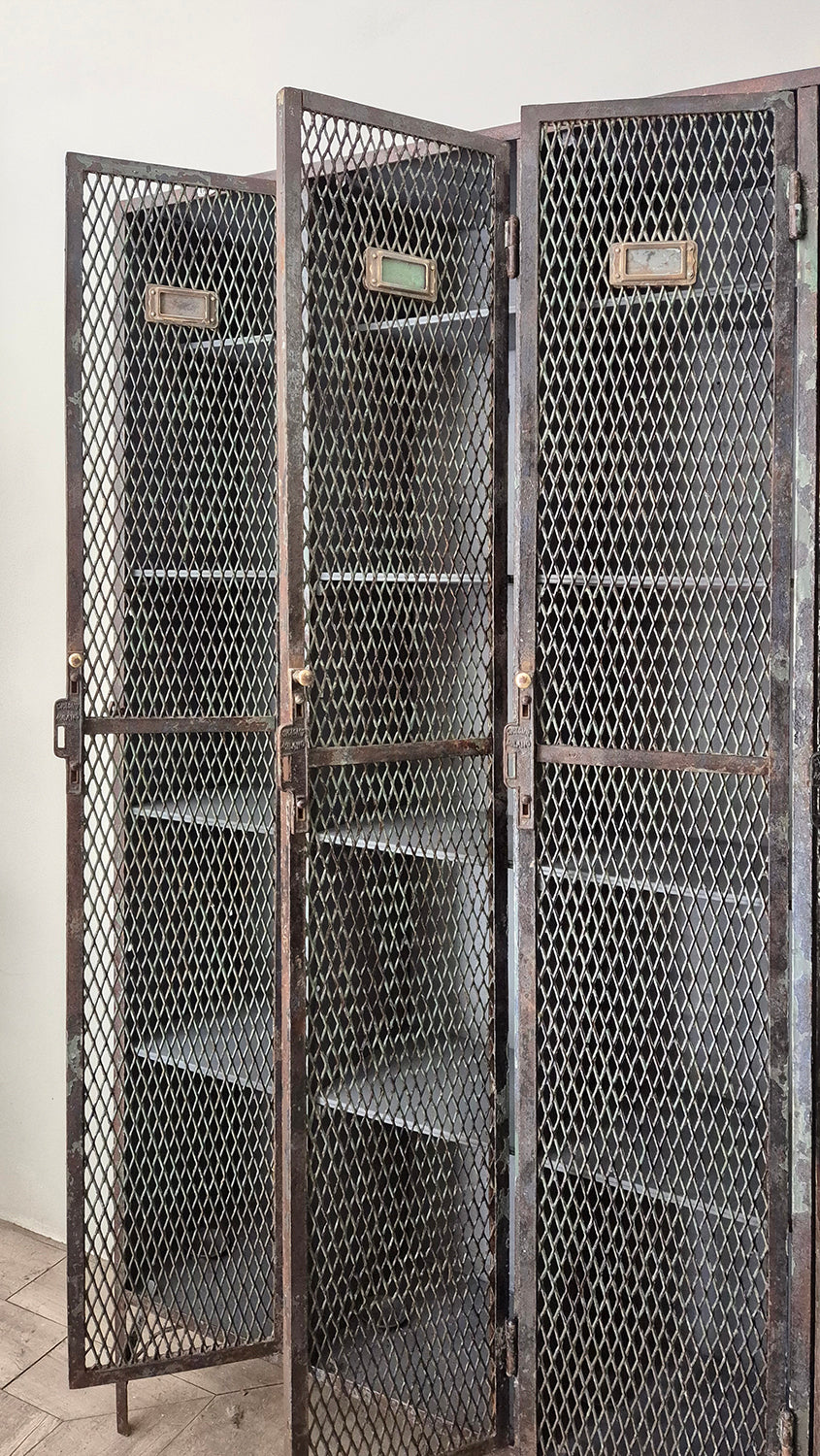 Armadietto / Spogliatoio in Ferro a scomparti | 1940