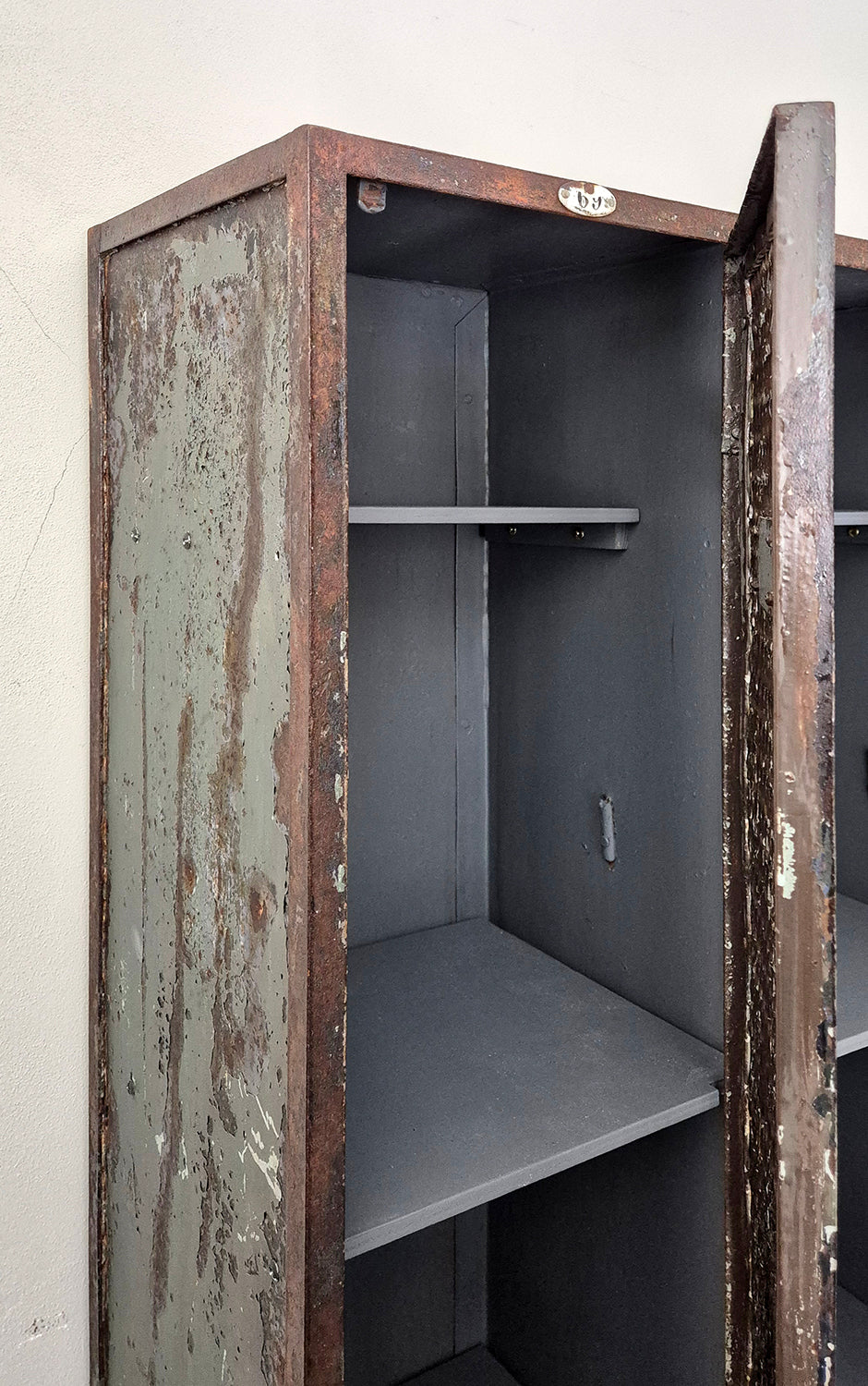 Armadietto / Spogliatoio in Ferro a scomparti | 1940