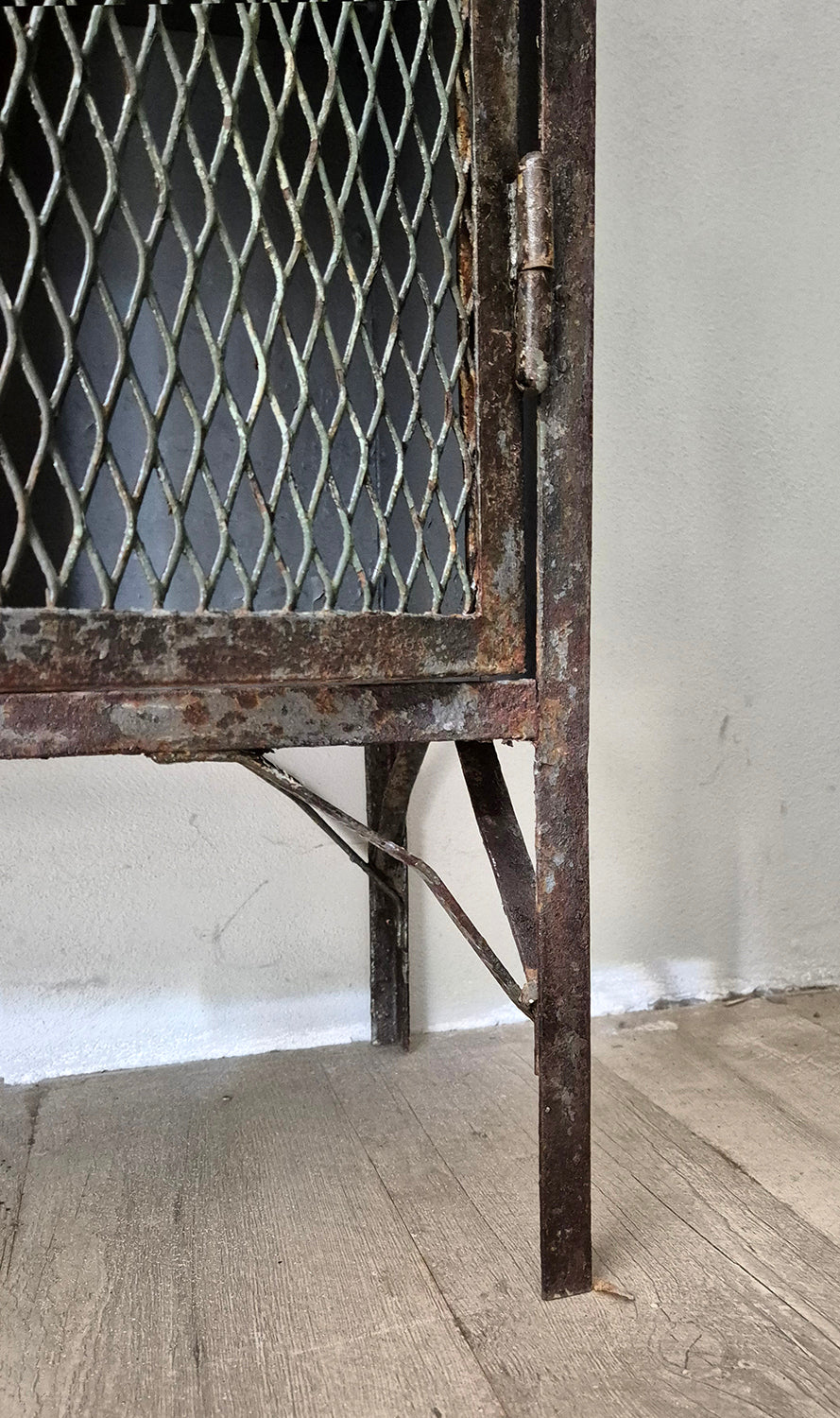 Armadietto / Spogliatoio in Ferro a scomparti | 1940