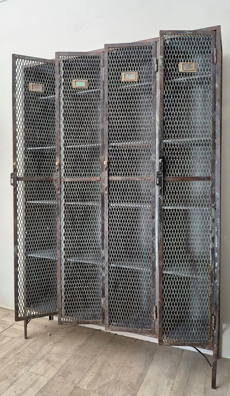Armadietto / Spogliatoio in Ferro a scomparti | 1940