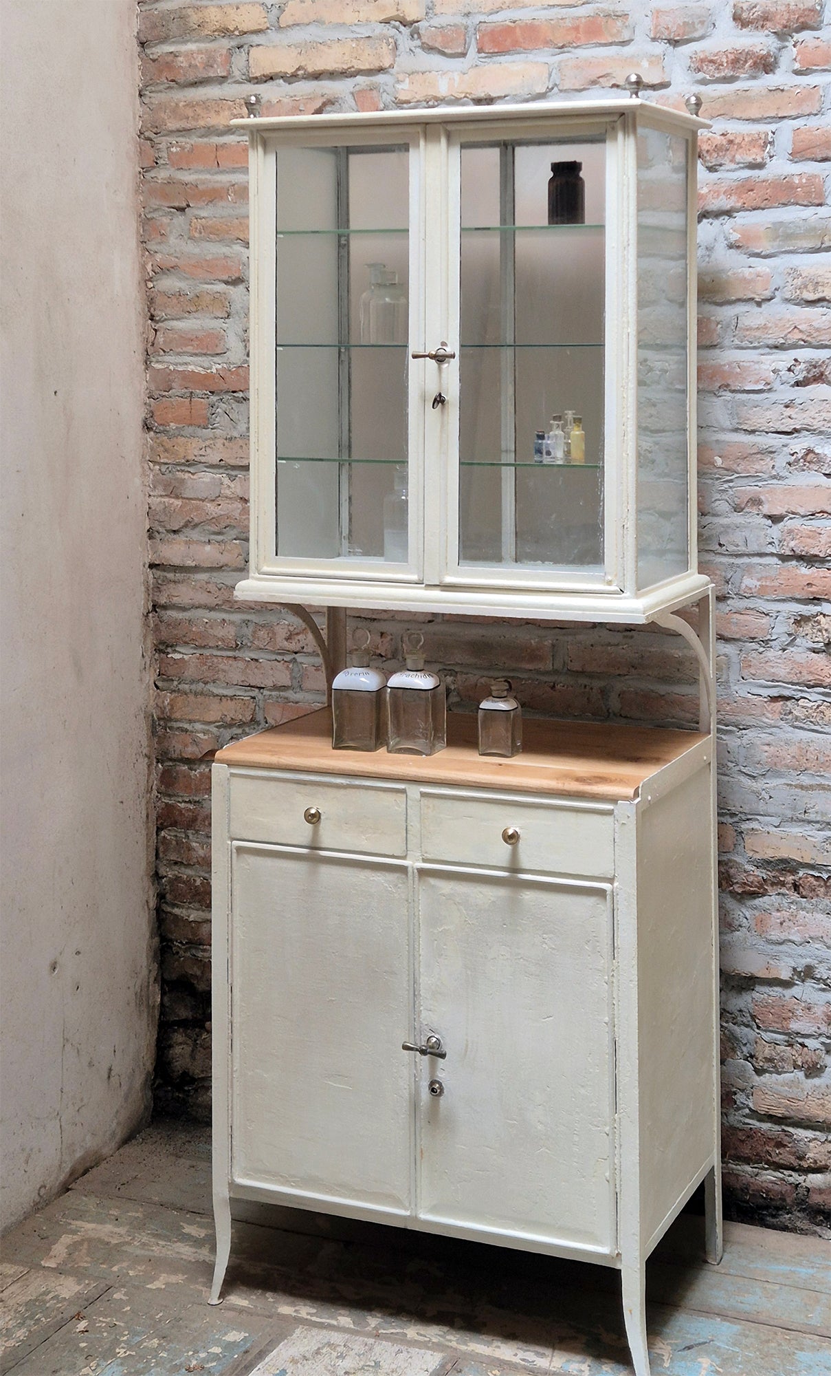 Credenza / Vetrinetta Medica Vintage in Ferro e top in legno | Anni '50