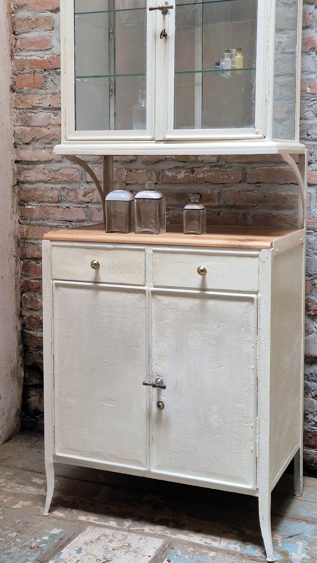 Credenza / Vetrinetta Medica Vintage in Ferro e top in legno | Anni '50