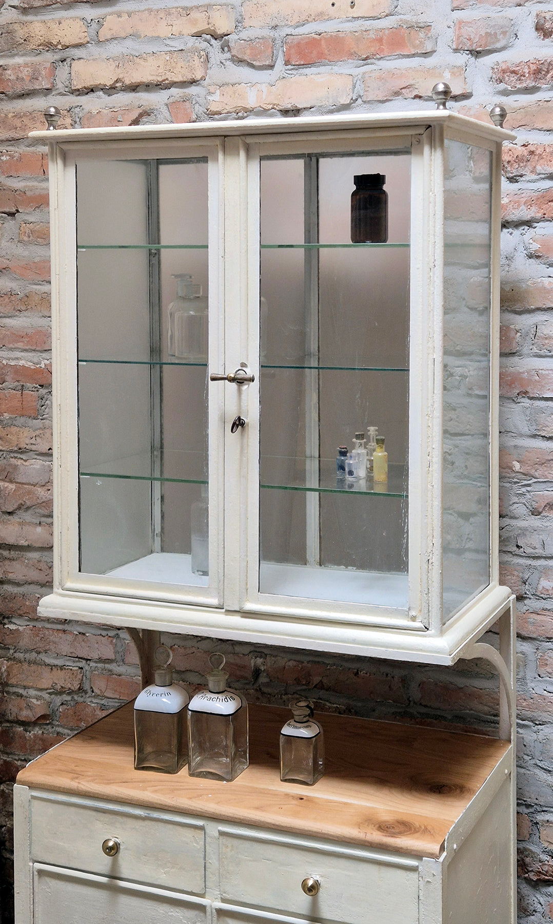 Credenza / Vetrinetta Medica Vintage in Ferro e top in legno | Anni '50