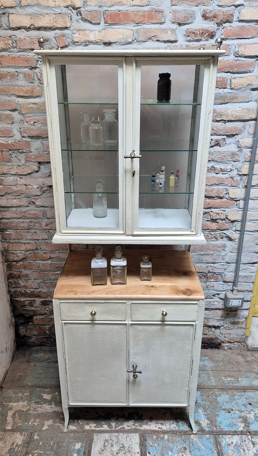 Credenza / Vetrinetta Medica Vintage in Ferro e top in legno | Anni '50