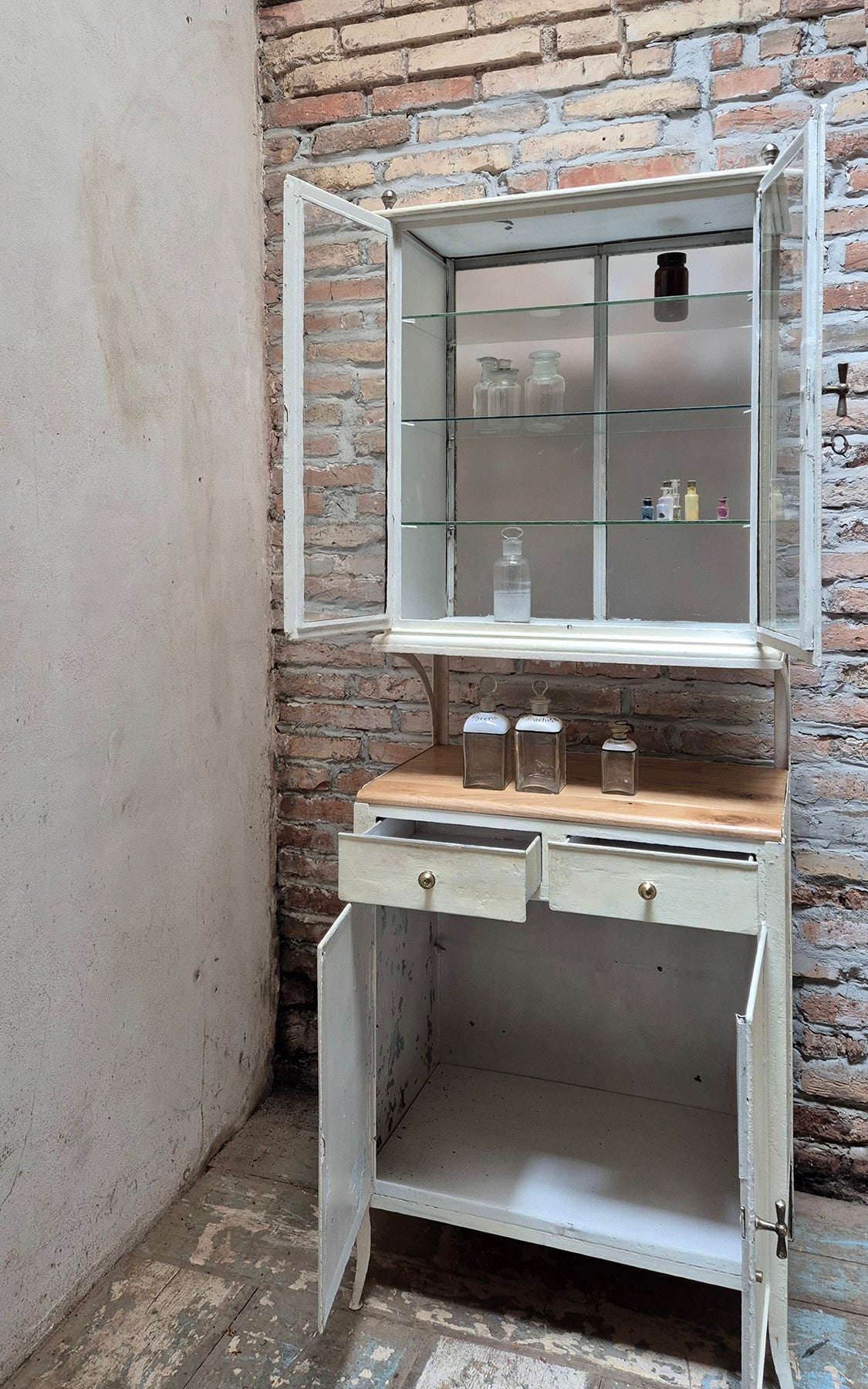 Credenza / Vetrinetta Medica Vintage in Ferro e top in legno | Anni '50
