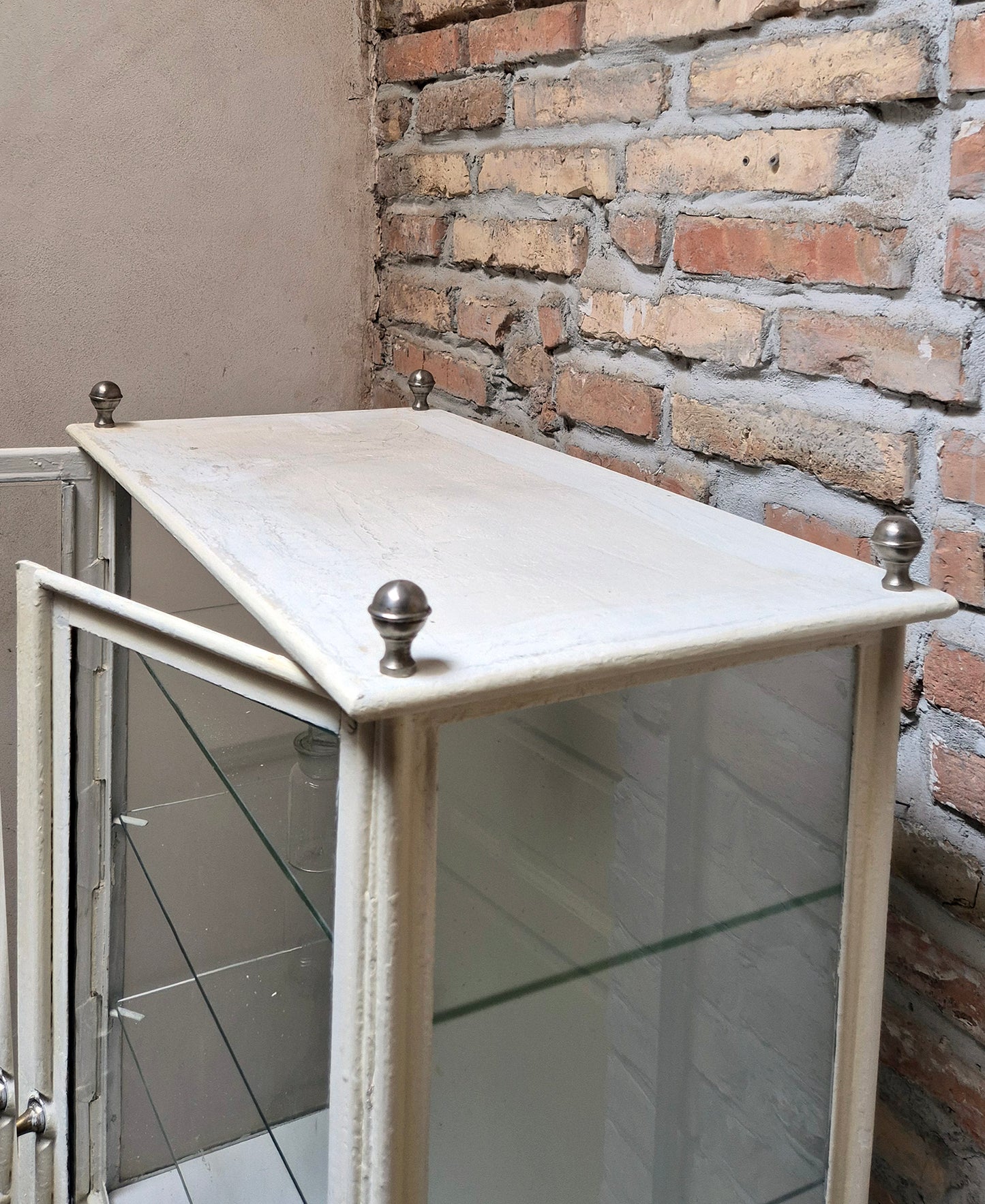Credenza / Vetrinetta Medica Vintage in Ferro e top in legno | Anni '50