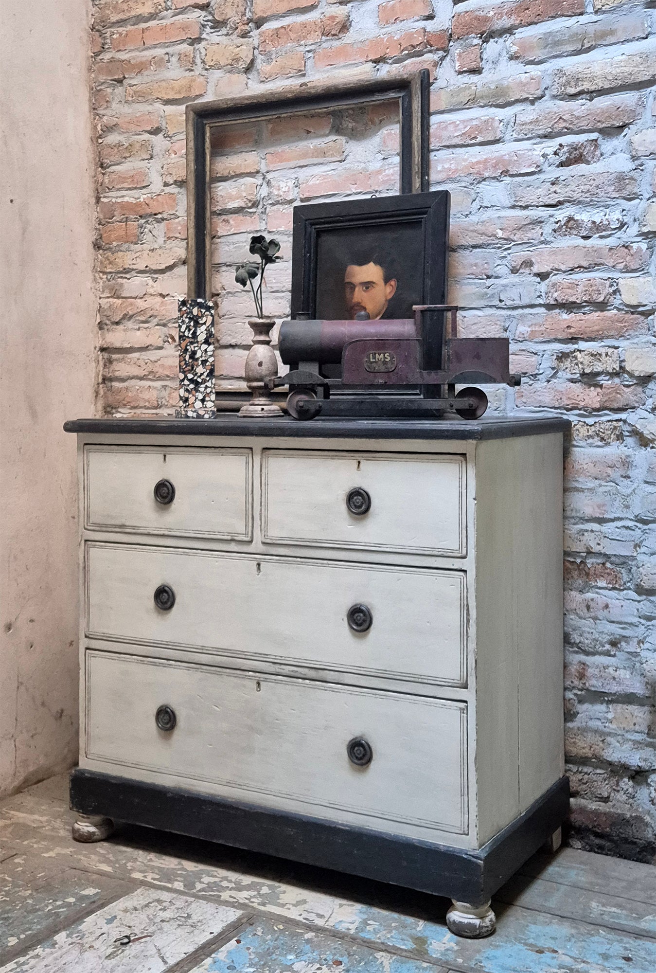 Cassettiera Antica Vittoriana in Pino dipinto Bianco | Regno Unito, metà '800