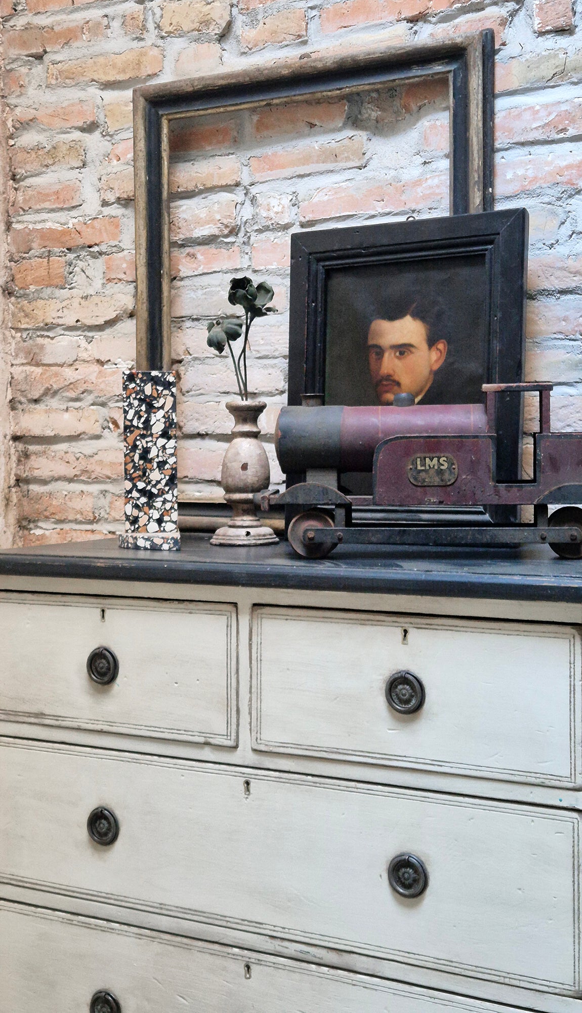 Cassettiera Antica Vittoriana in Pino dipinto Bianco | Regno Unito, metà '800