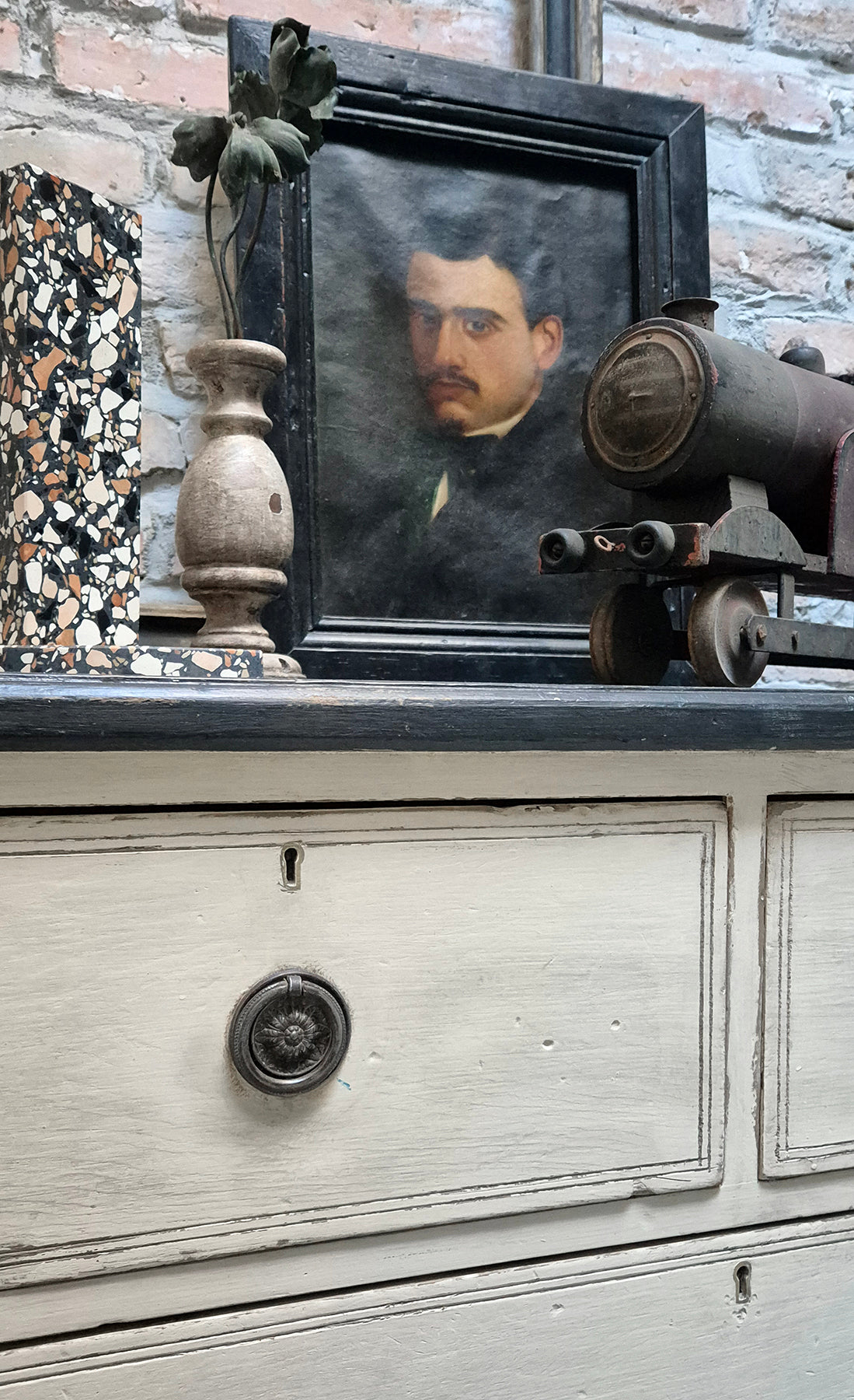 Cassettiera Antica Vittoriana in Pino dipinto Bianco | Regno Unito, metà '800