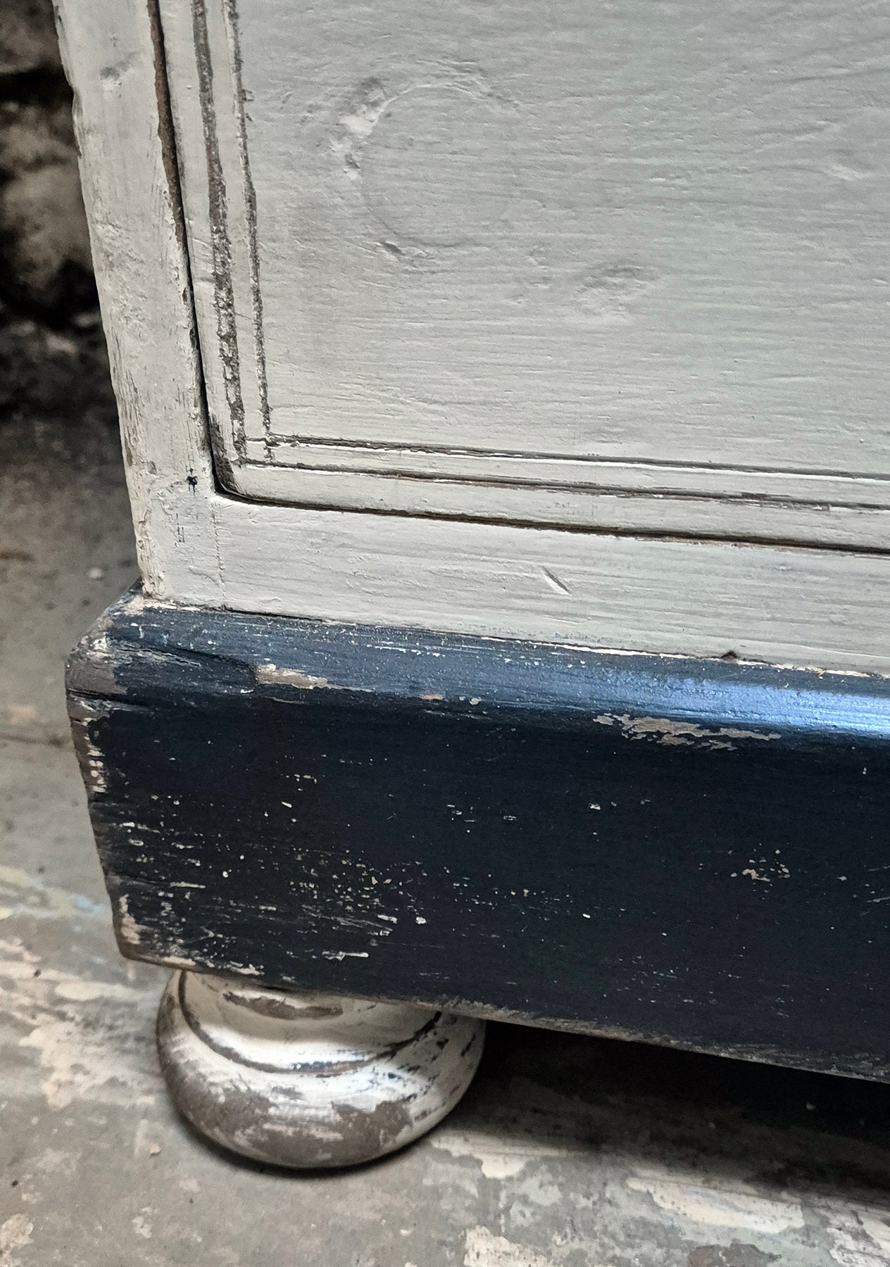 Cassettiera Antica Vittoriana in Pino dipinto Bianco | Regno Unito, metà '800