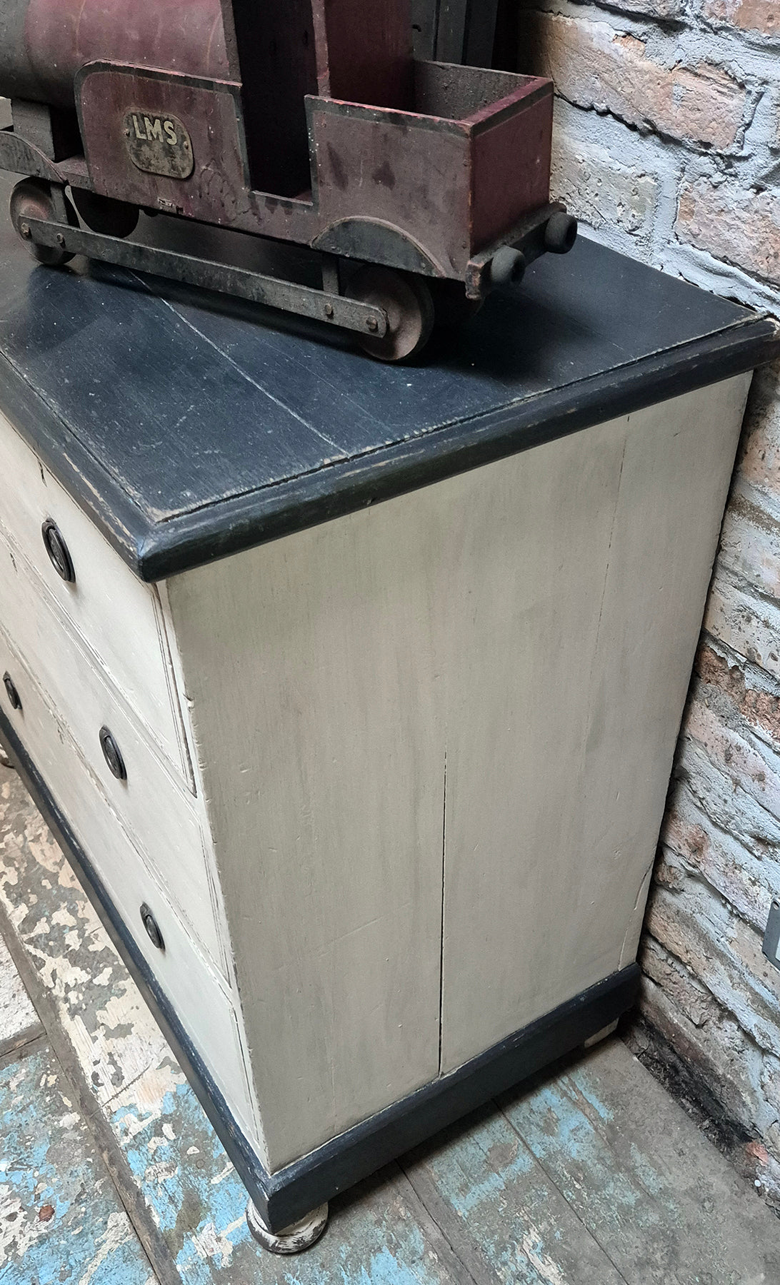 Cassettiera Antica Vittoriana in Pino dipinto Bianco | Regno Unito, metà '800