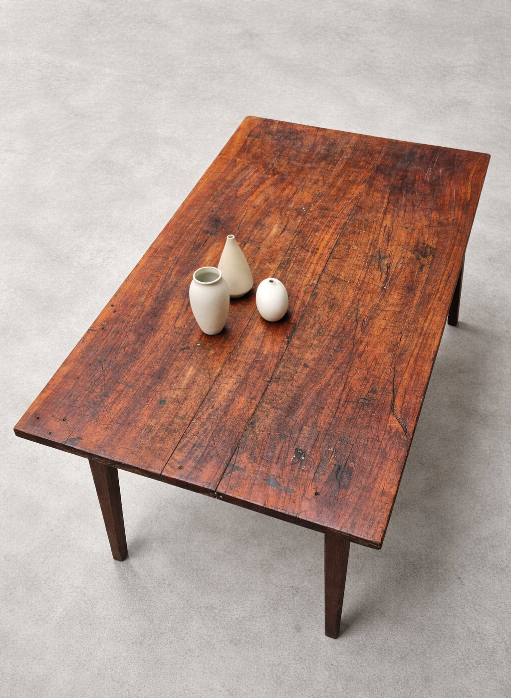 Antico tavolo contadino alpino in larice con piano in melo e pero – fine ‘800