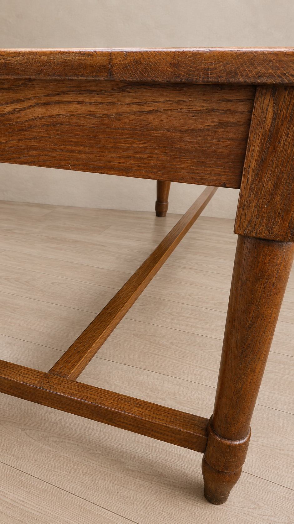 Tavolo antico in legno massello con gambe tornite | fine '800