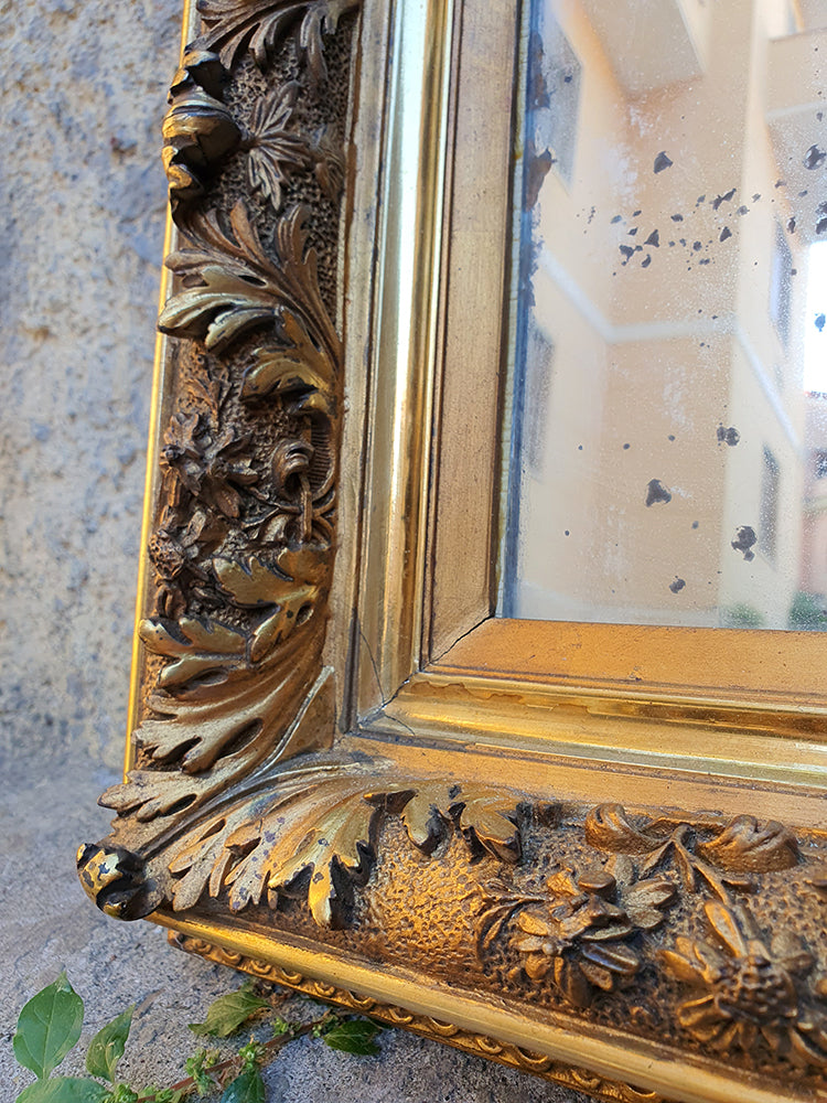 Specchio al mercurio con cornice dorata e decorata | fine '800