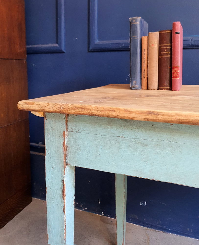 Tavolino Antico in Legno | Patina Naturale del Tempo