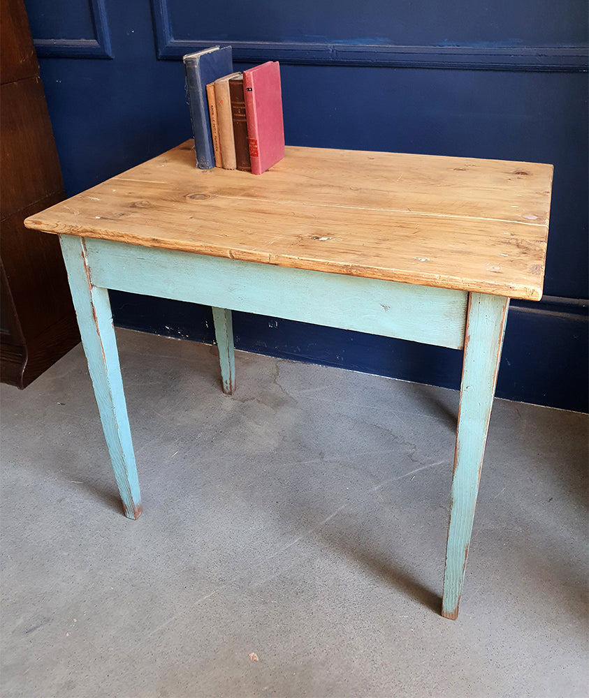 Tavolino Antico in Legno | Patina Naturale del Tempo