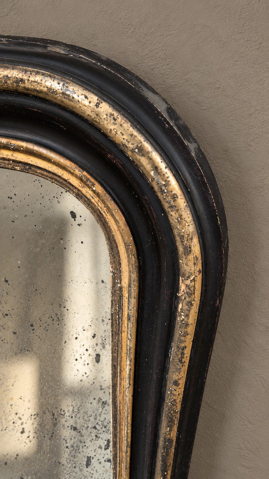 Specchio francese Louis Philippe in legno ebanizzato e dorato – XIX secolo