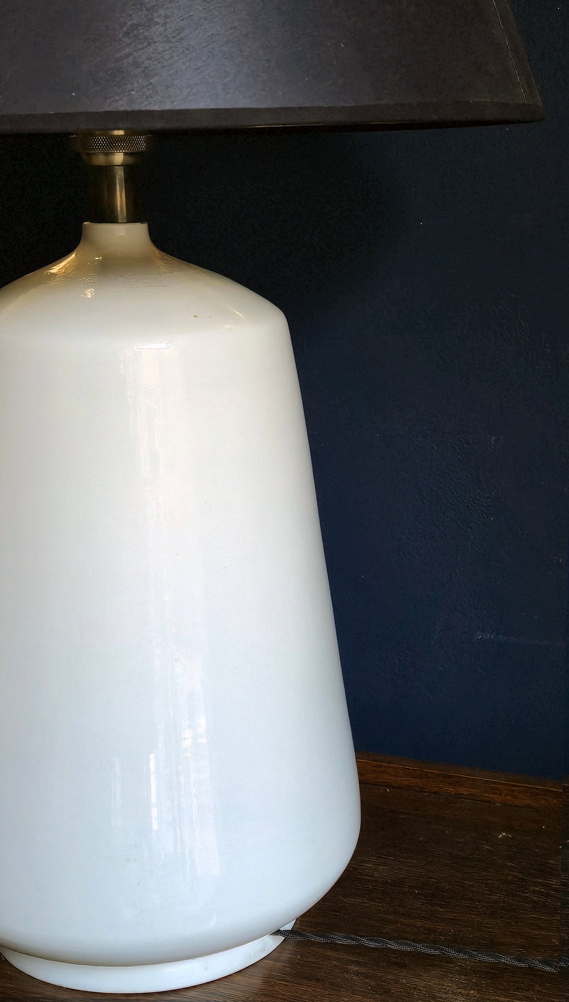 Lampada da tavolo vintage base in ceramica bianca smaltata |  design italiano anni 60/70