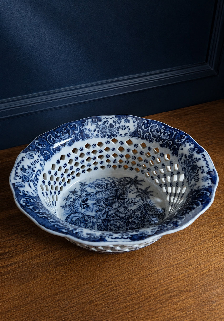 Ciotola / Cestino portafrutta inglese traforato in pearlware blu e bianca | circa 1800–1830