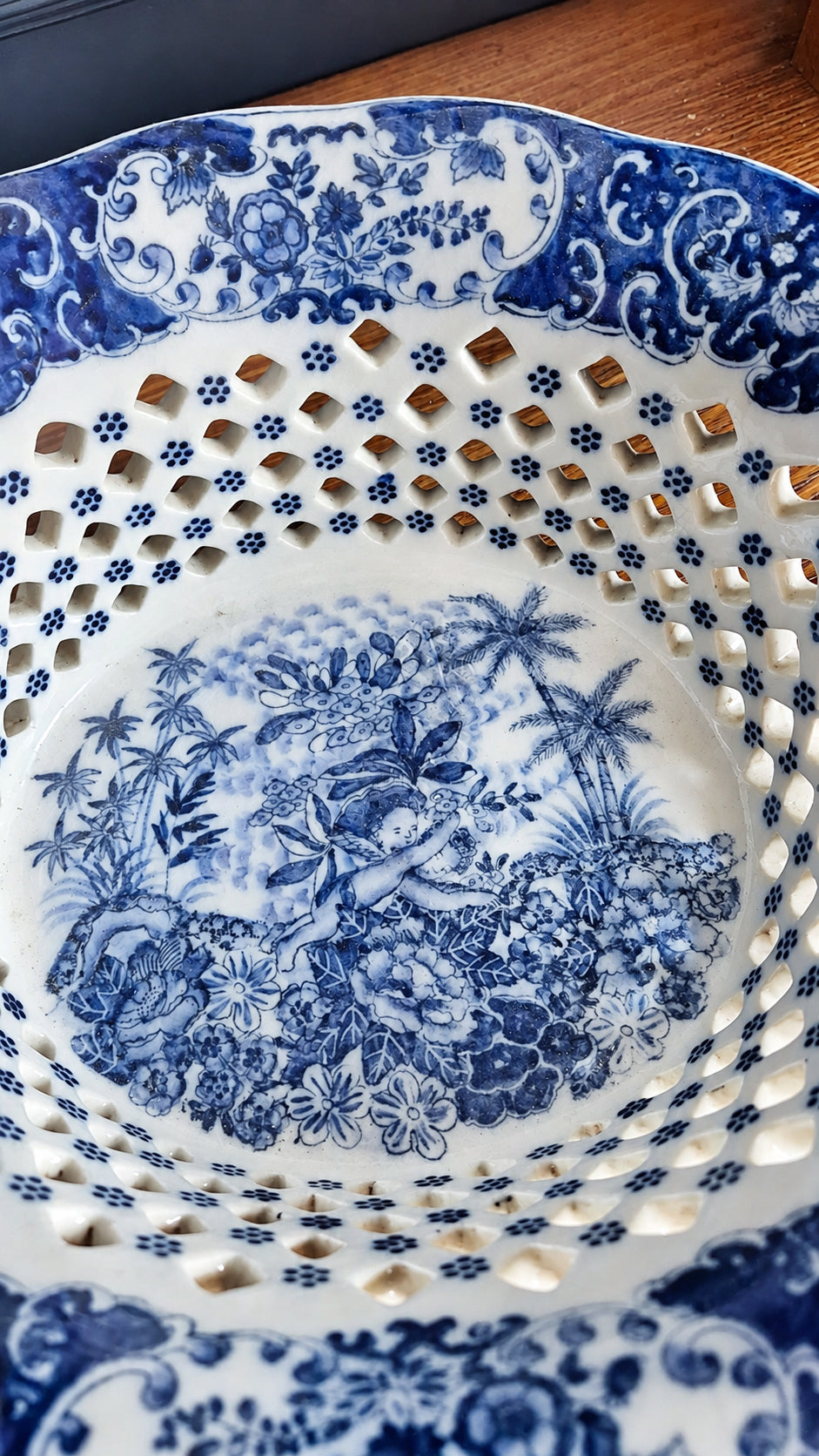 Ciotola / Cestino portafrutta inglese traforato in pearlware blu e bianca | circa 1800–1830