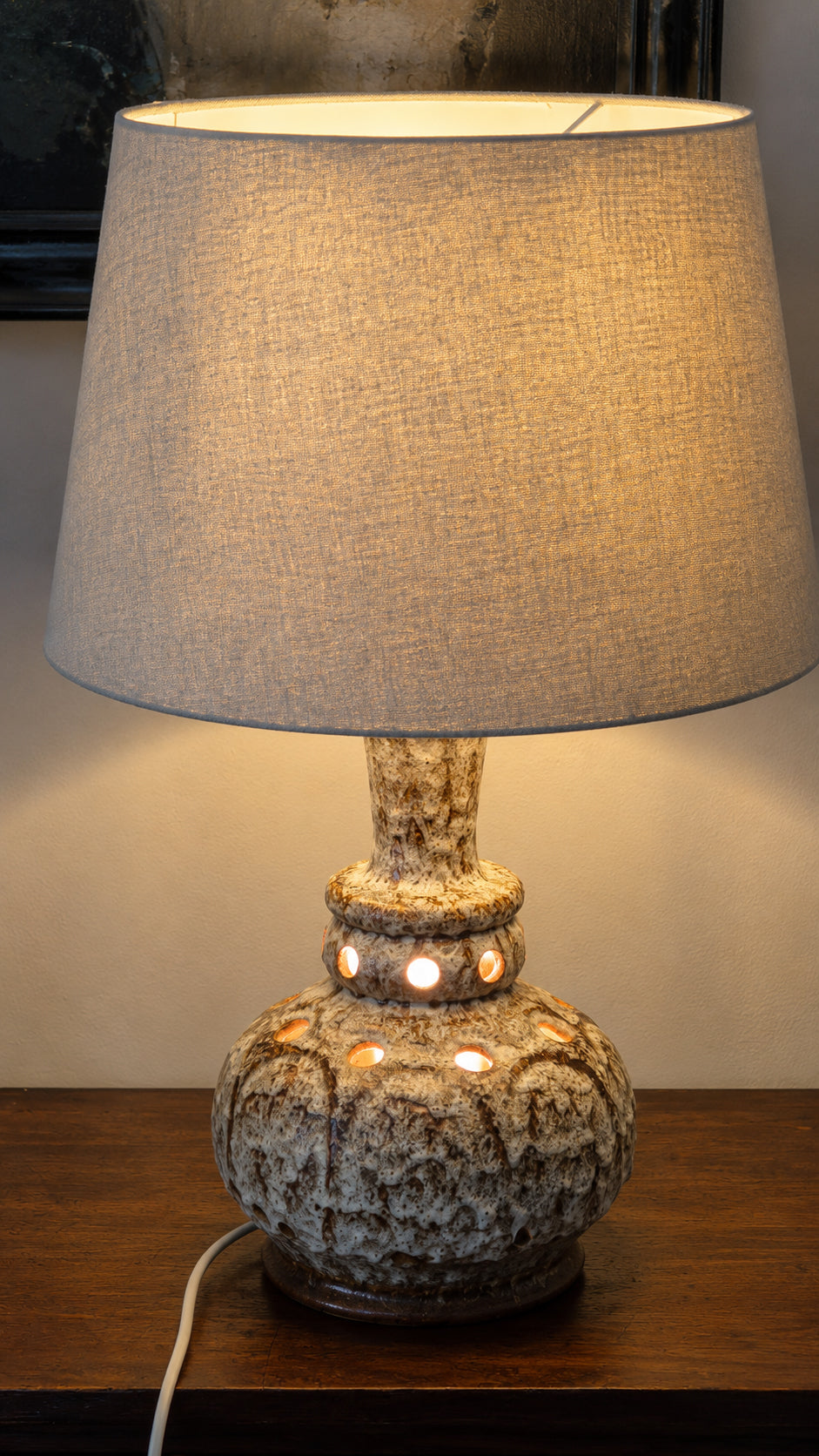 Grande Lampada vintage in ceramica smaltata materica e traforata | anni ’60–’70