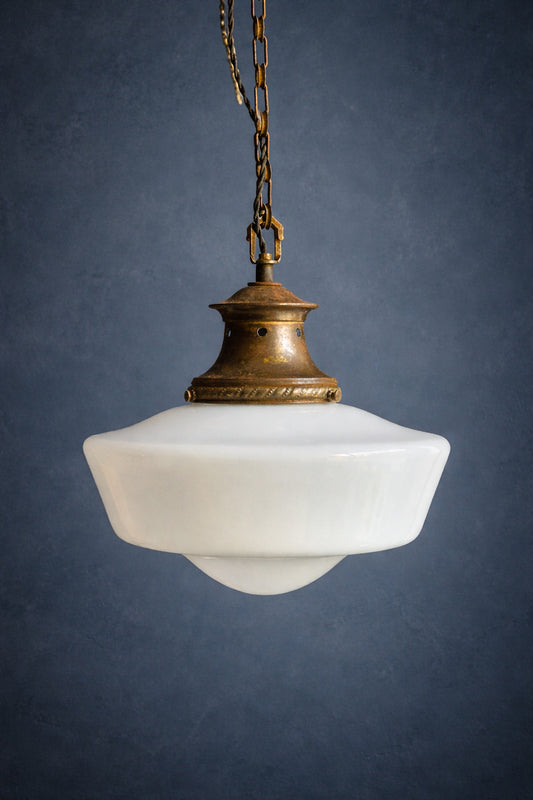 Lampada a sospensione antica in vetro opalino e ottone – Inghilterra primi ‘900 – Ø36 cm