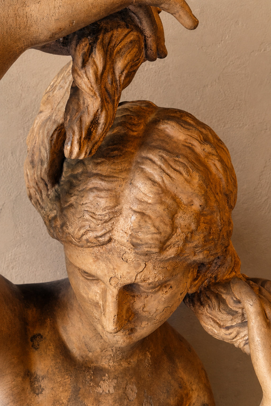 Venere al bagno — Grande scultura femminile patinata, prima metà XX secolo