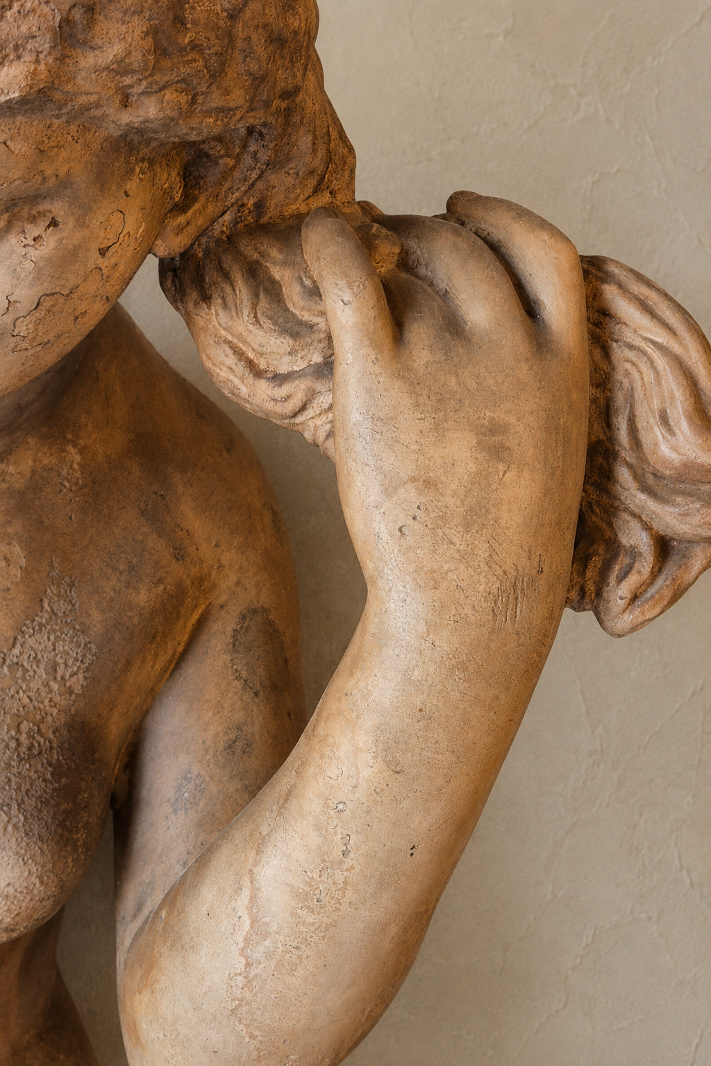 Venere al bagno — Grande scultura femminile patinata, prima metà XX secolo