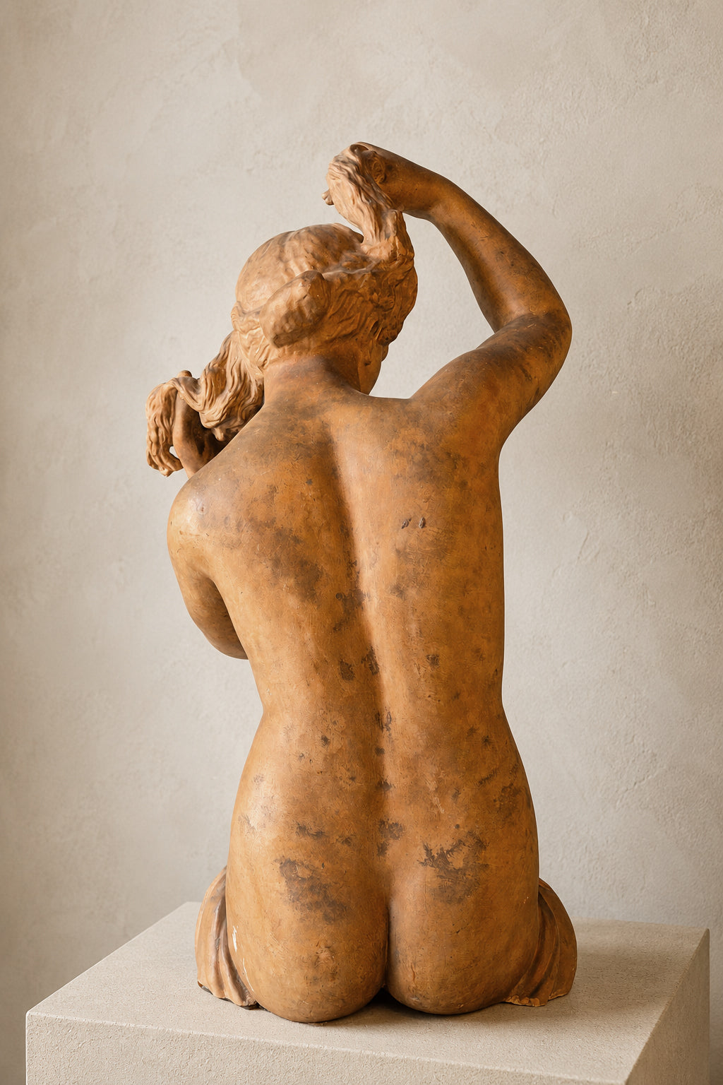 Venere al bagno — Grande scultura femminile patinata, prima metà XX secolo