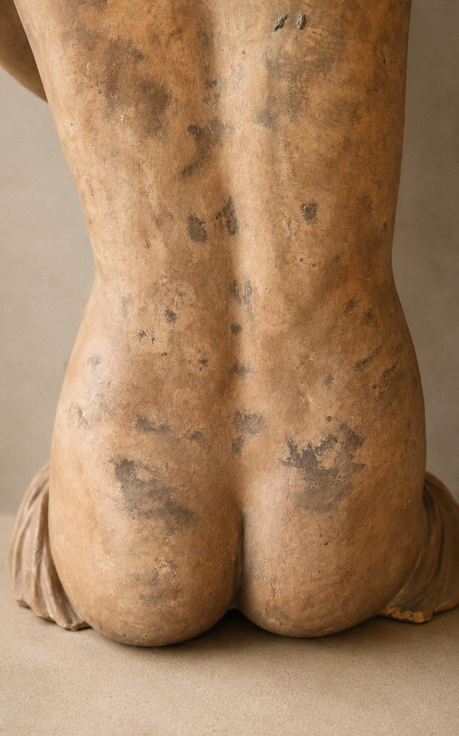 Venere al bagno — Grande scultura femminile patinata, prima metà XX secolo