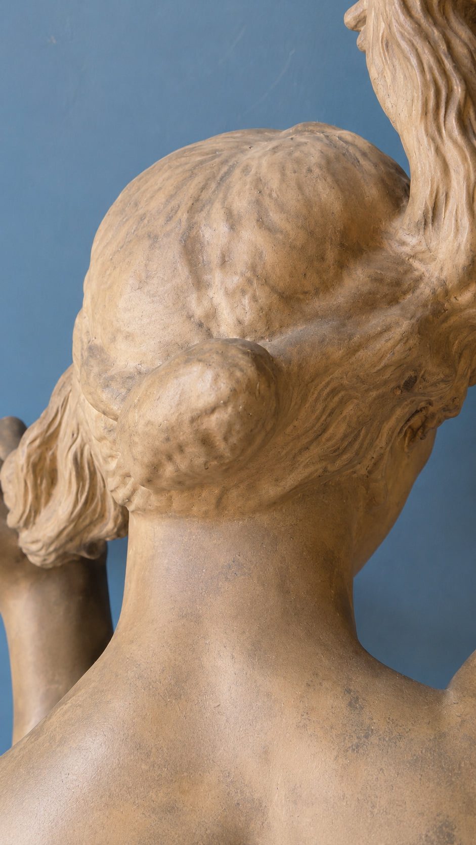 Venere al bagno — Grande scultura femminile patinata, prima metà XX secolo