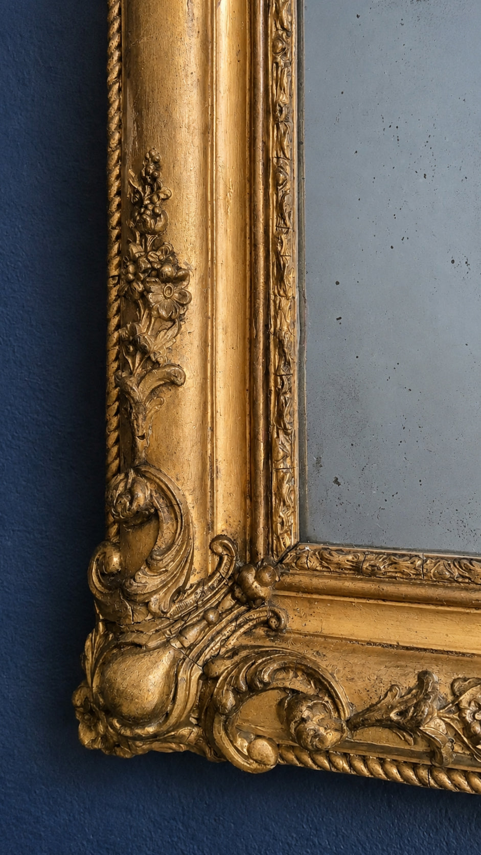 Specchio francese Napoleone III in legno e stucco dorato | XIX secolo