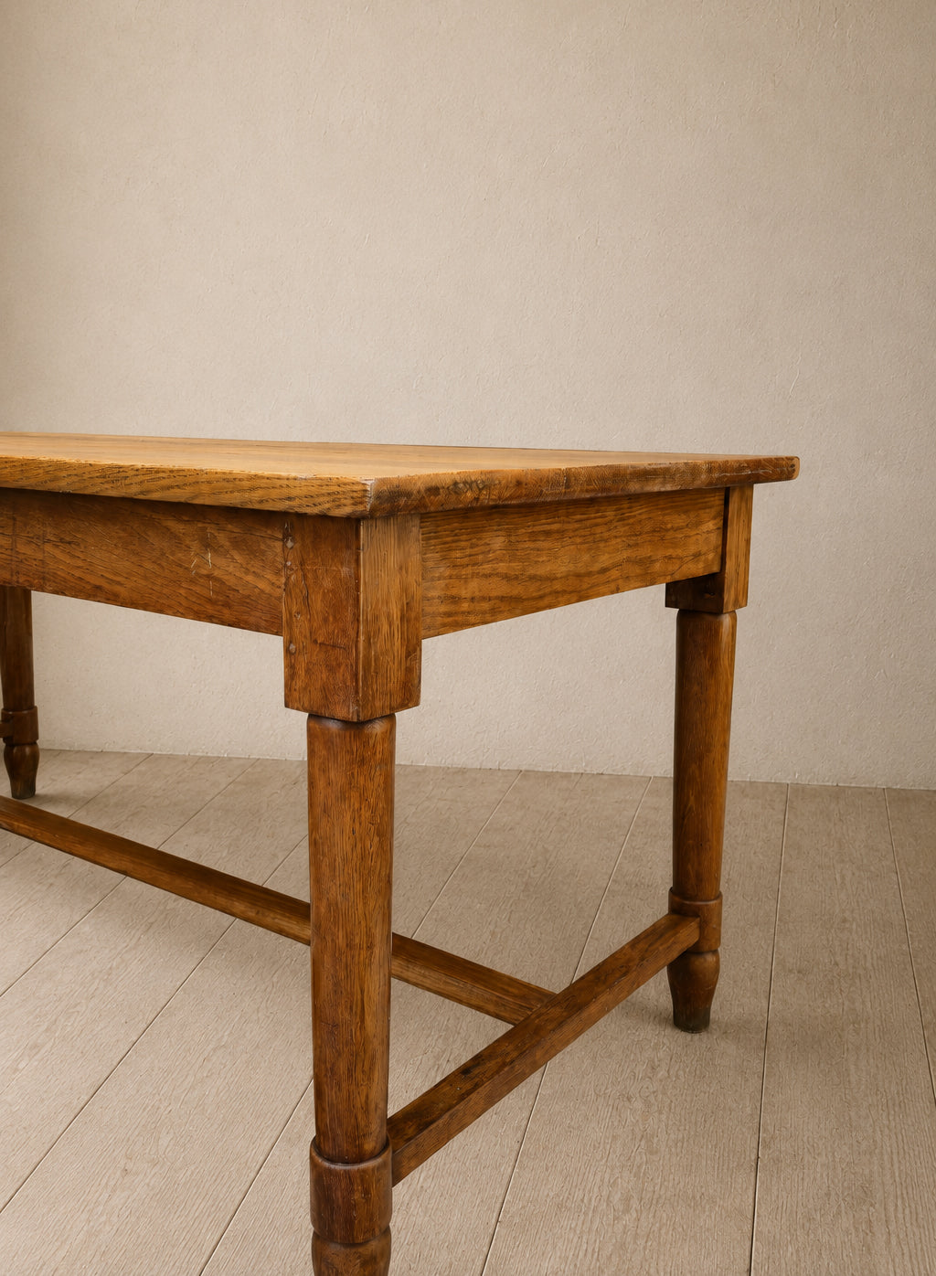 Tavolo antico in legno massello con gambe tornite | fine '800
